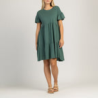 DAMENKLEID MIT KURZEN PLISSIERTEN ÄRMELN – SOLERA